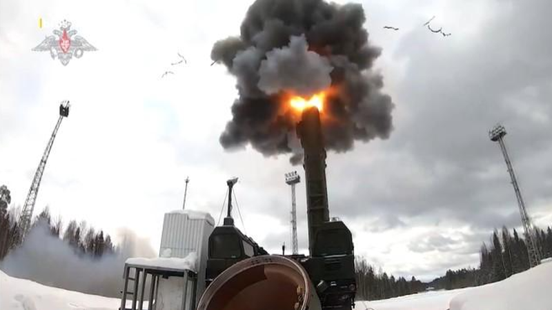 Oreshnik, il missile balistico che viaggia a 3 chilometri al secondo progettato per colpire l’Europa