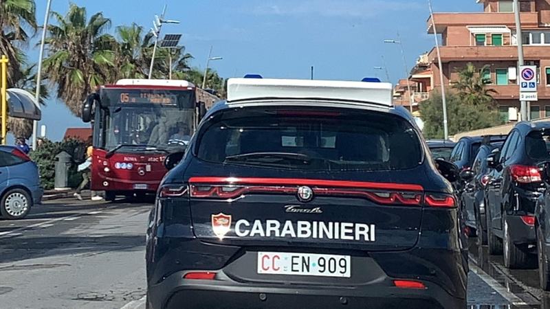 Torino, anziano ex impiegato Fiat vuole gettarsi dal palazzo: salvato dai carabinieri