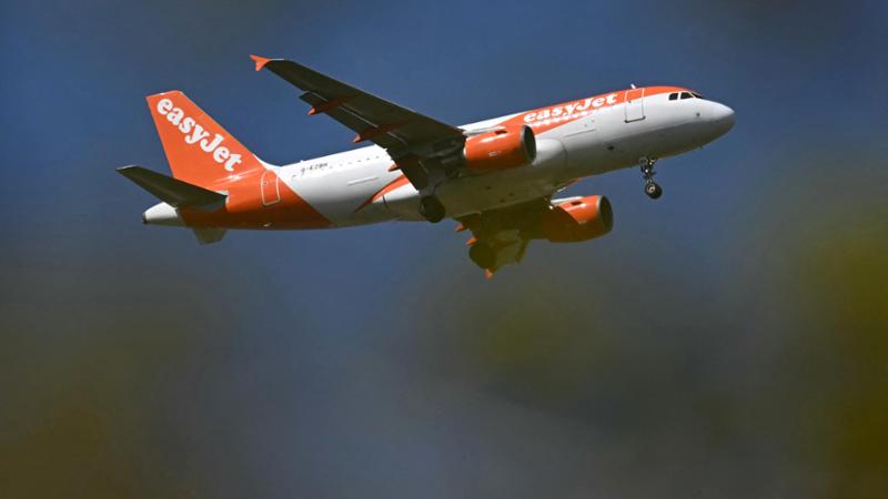 Volo EasyJet diretto a Londra deviato a Roma per un power bank nel bagaglio