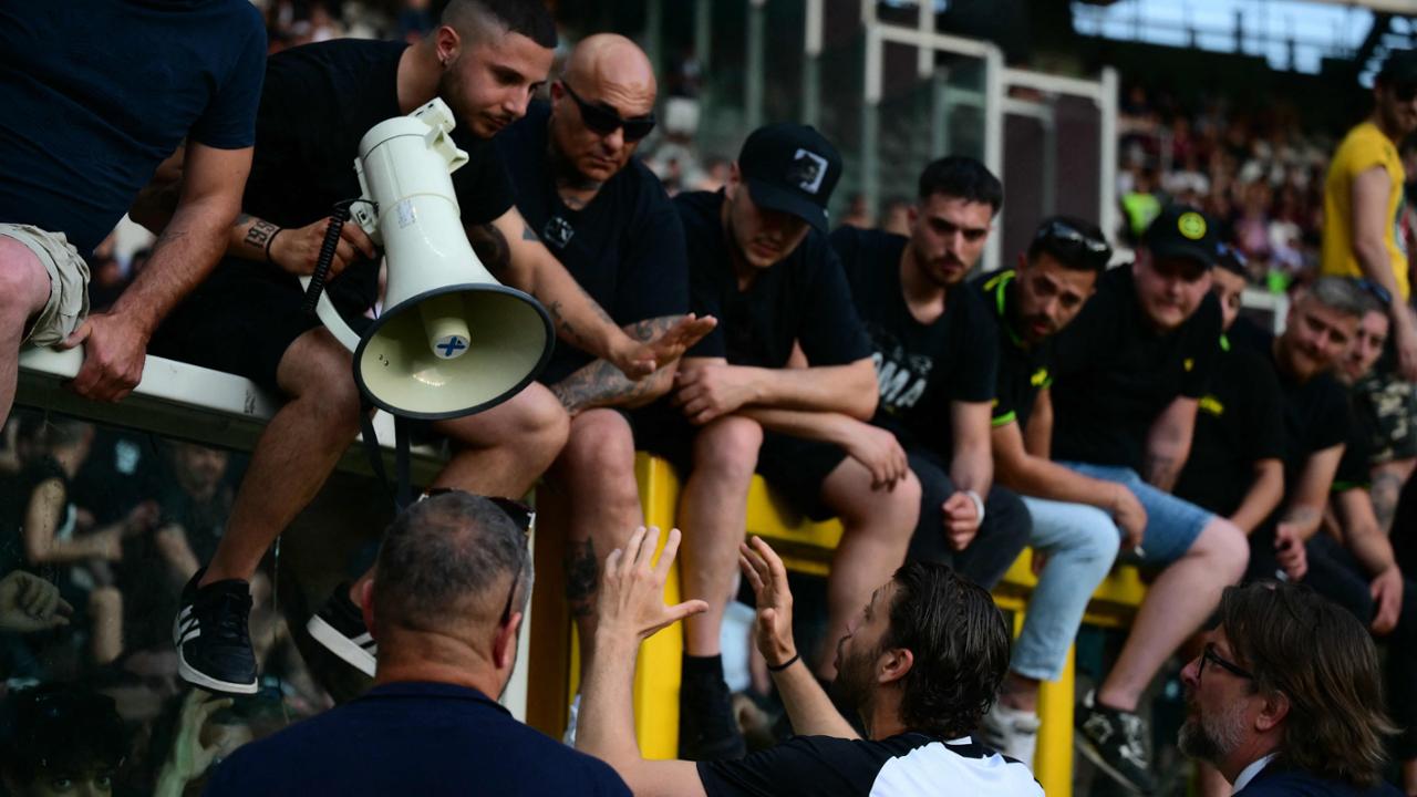 Simonelli, presidente Lega Calcio: “Basta con i giocatori sotto le curve, troppo potere agli ultras”