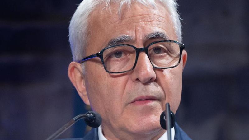 Gambino: “Non siamo ostaggi, ho detto io di giocare. Il ferito? Non si sa cosa l’abbia colpito”