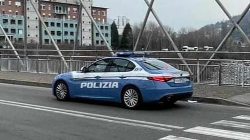 Verbania, donna pronta a gettarsi dal ponte: decisivo l’intervento di un giovane e della polizia