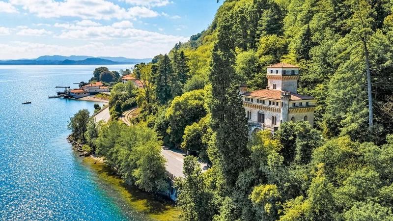 Stresa, in vendita per 5,8 milioni di euro il castello  appartenuto allo stilista Ferrè