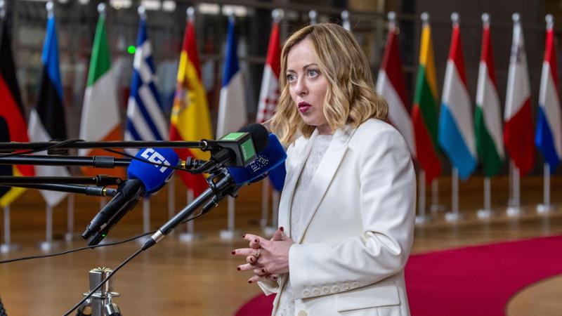 Meloni attacca l’Ue: “Soffoca l’economia”