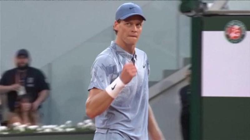 Roland-Garros, in un minuto la lezione di tennis di Sinner al francese Tabur