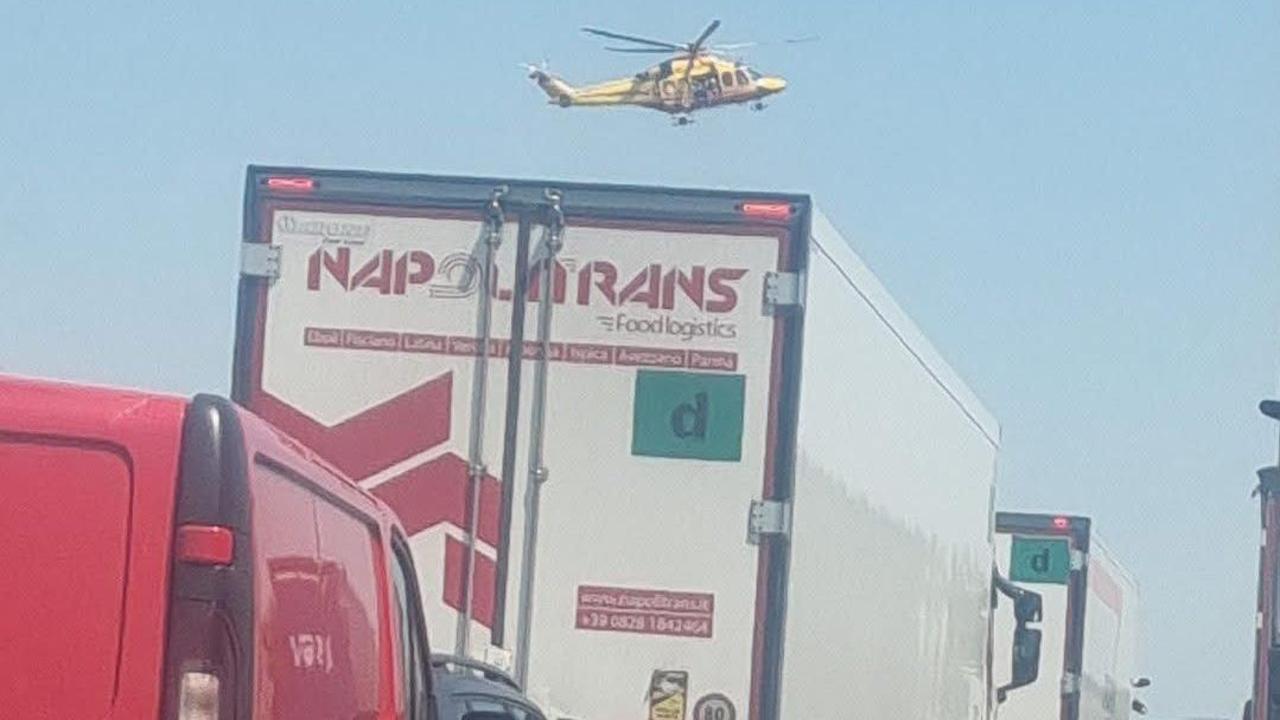 Fuga da auto di polizia sulla tangenziale di Torino