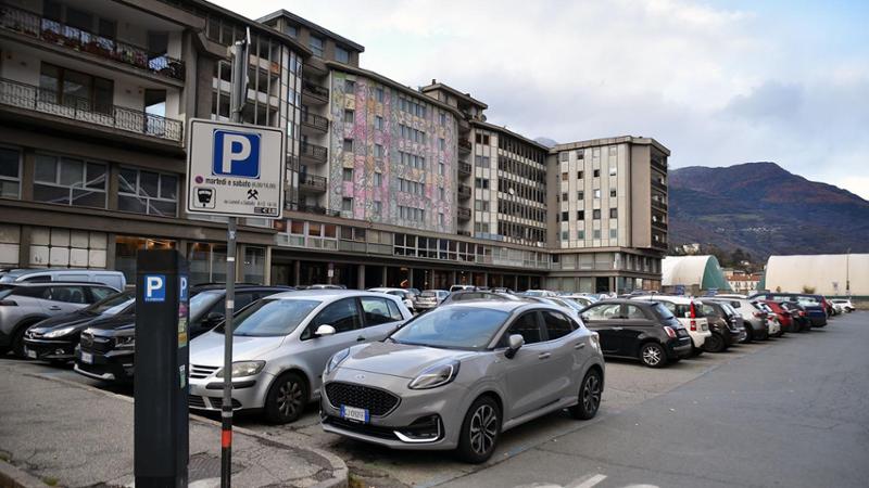 Timbravano il cartellino e lasciavano il posto di lavoro all’Aps di Aosta. Dovranno risarcire