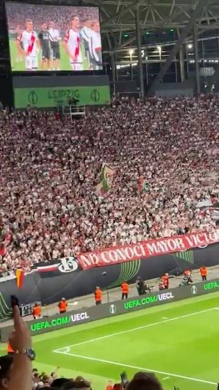 Rayo, lo striscione dei tifosi: "Non ho conosciuto vittoria maggiore che con te in una sconfitta"