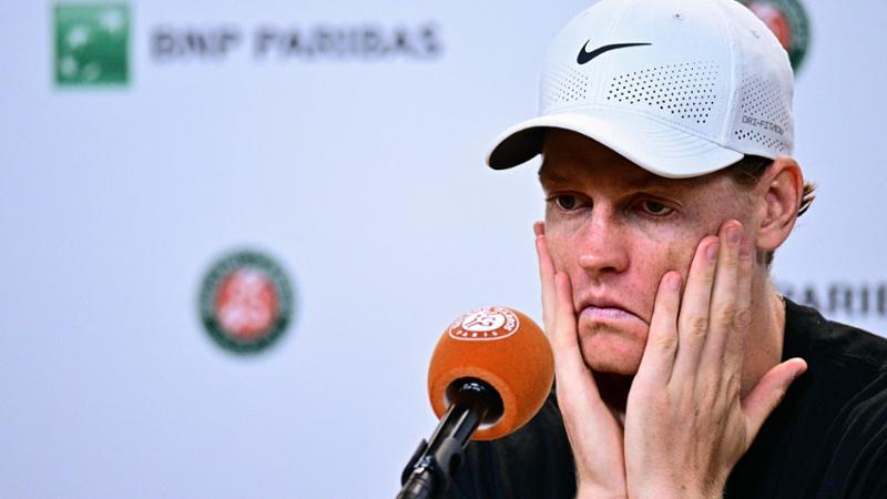 Sinner e il crollo al Roland Garros: “Il caldo non c’entra. Non giocherò molto prima di Wimbledon”