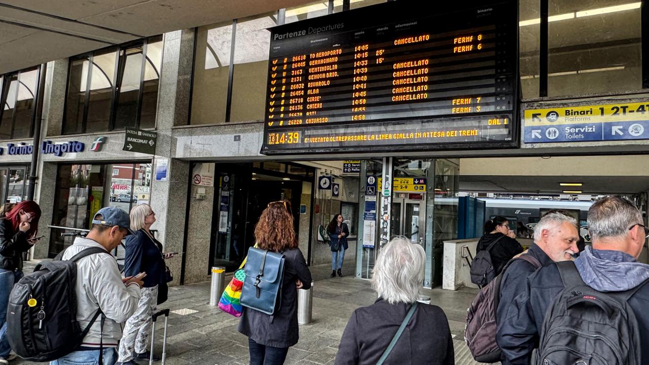 Oggi e domani lo sciopero di treni e navi: ecco gli orari e le fasce garantite