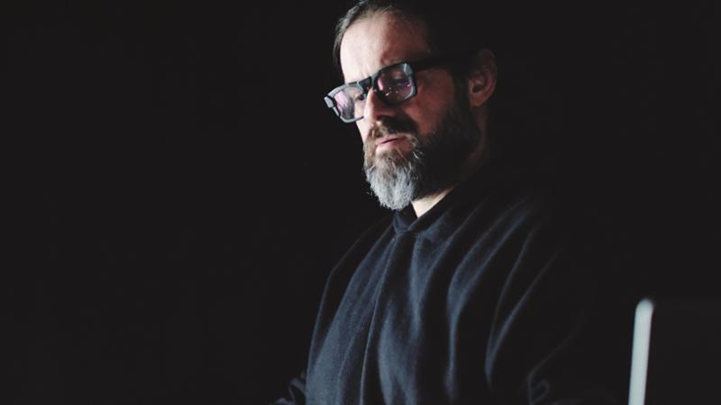 Alessandro Cortini: “L’intelligenza artificiale ruba l’anima della musica”