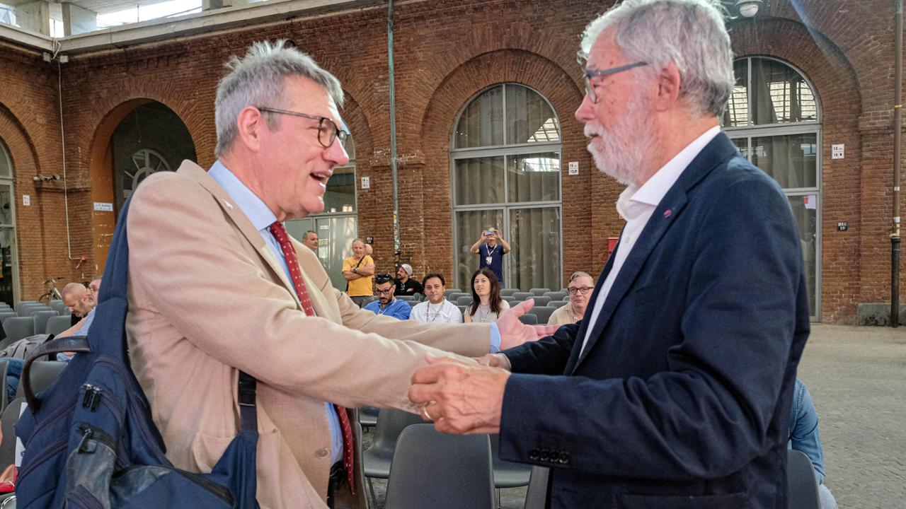 “Assurdo pensare di sostituire l’auto con l’industria delle armi”: no di Landini alle spese militari