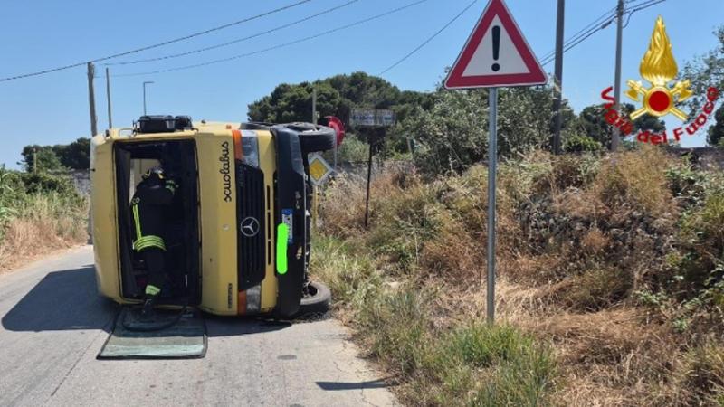 Mazara, scontro tra scuolabus e auto, feriti otto bambini: due sarebbero gravi