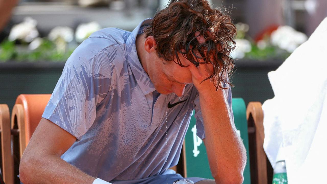 Sinner, l'ora degli esami: cosa succede al campione? Ora i test sui malori in campo