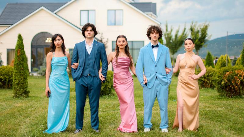 Indietro tutta: c’è il ballo di fine anno