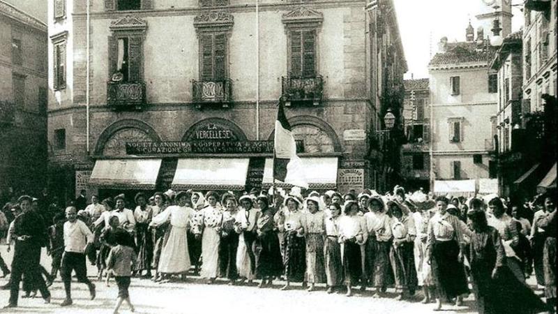 Il corteo delle mondine che fece la storia: 120 anni fa la conquista delle “8 ore”