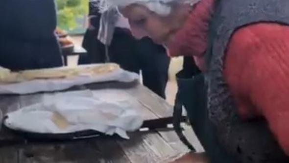 La preparazione tradizionale del lavash, il tipico pane armeno