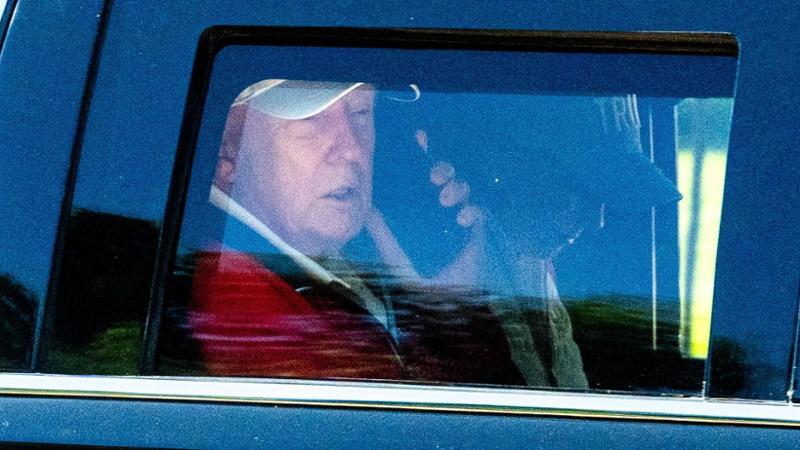 Trump fa un passo indietro sul fondo da 1,8 miliardi di dollari per aiutare i suoi alleati politici
