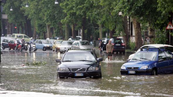 Nubifragi e grandine su Torino, è scattata l’allerta: pericolo di raffiche fino a 90 all’ora