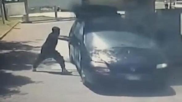 Amendolara, le portiere bloccate e la benzina dal portellone: il film dell'agguato