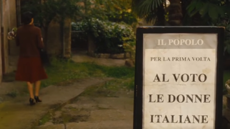 La donna che sogna Meloni premier e si convince a votare: lo spot di FdI per raccontare il voto del ‘46