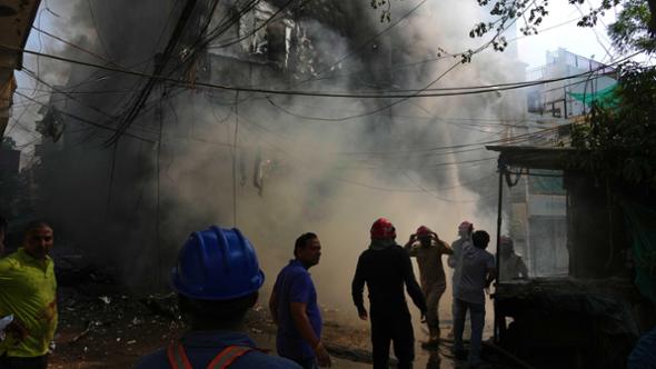 India, in fiamme un palazzo a Nuova Delhi. Almeno 21 morti