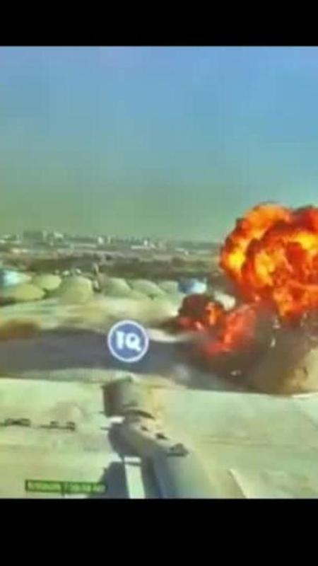 Attacco in diretta, drone fa esplodere l'aeroporto del Kuwait: il video