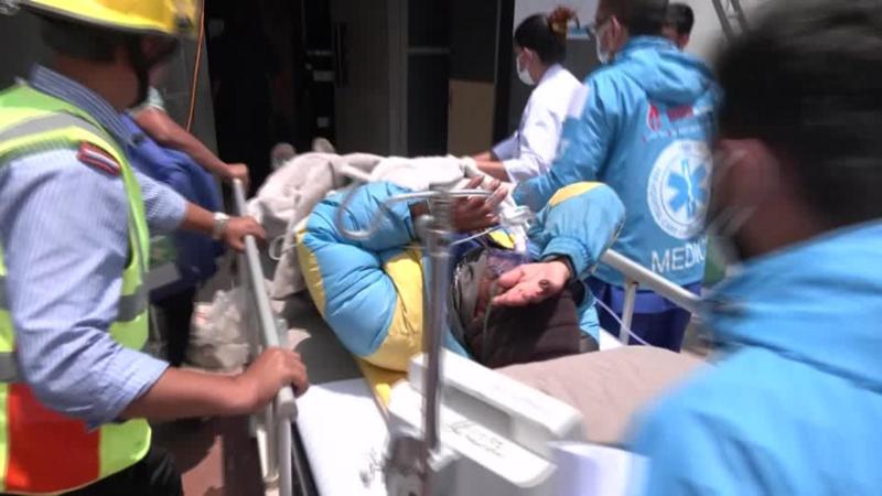 Miracolo sull'Everest, sopravvive una settimana a 8.000 metri senza aiuti: il salvataggio