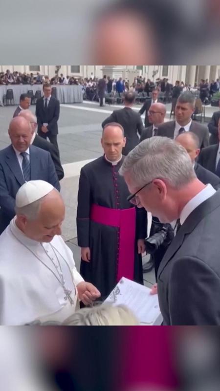 "Pronto, sono il Papa", ma la banca chiude la chiamata: gli 8,65 dollari che confermano la storia