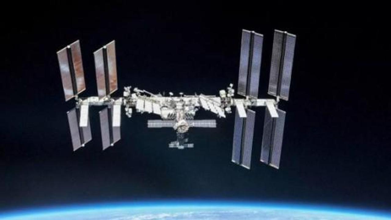 Perdita d’aria sulla Stazione spaziale, la Nasa agli astronauti: “Preparatevi a evacuare”