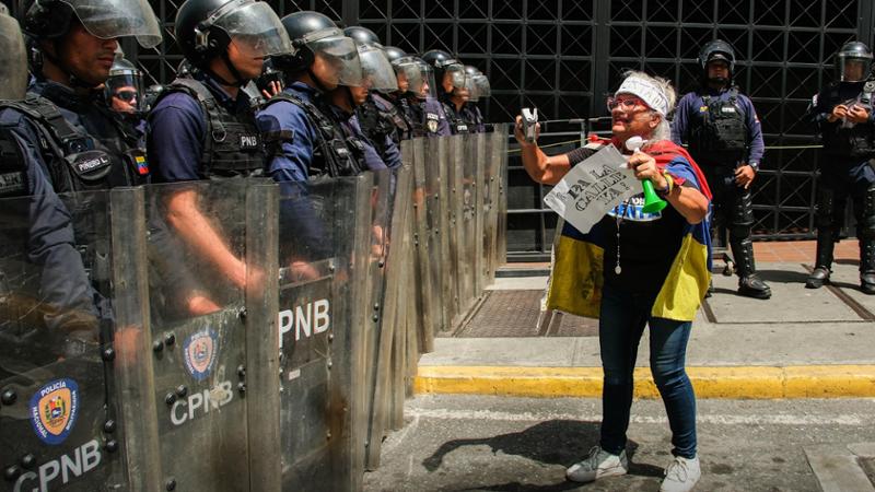 Venezuela in ginocchio: illusioni di libertà 5 mesi dopo il blitz di Trump