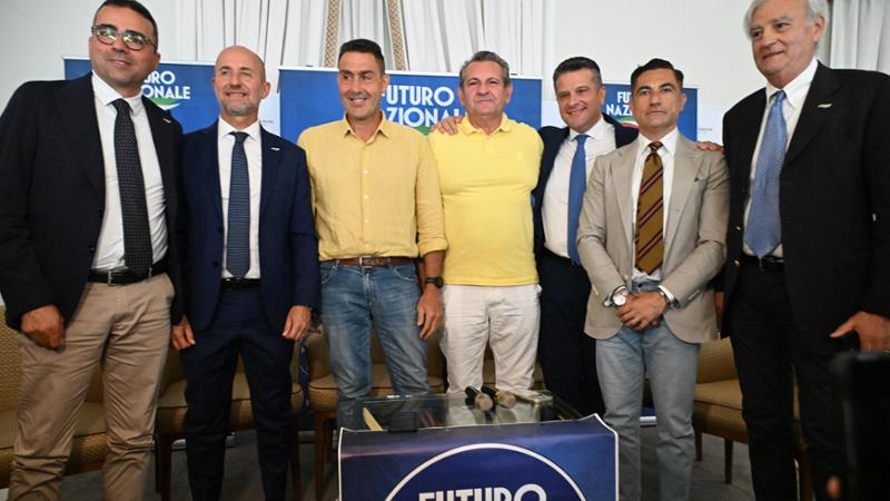 Lega e FI sotto pressione, 


quattro deputati con Vannacci.

Marina Berlusconi: “Nessun rammarico”