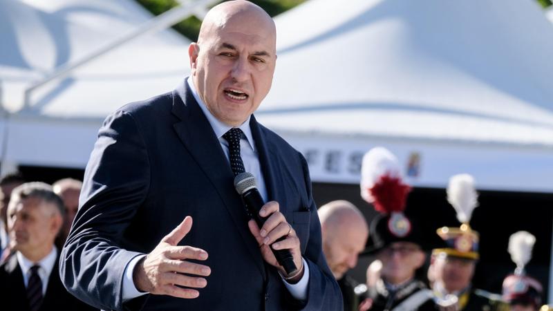 Crosetto, missione Usa: il ministro vola a Washington per ricucire l'alleanza