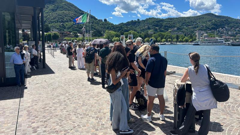 Nella Como invasa dai turisti prospera il “buttadentro” dell