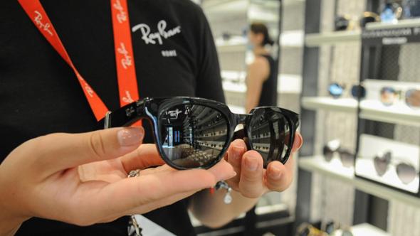 EssilorLuxottica porta la produzione di occhiali intelligenti anche in Italia