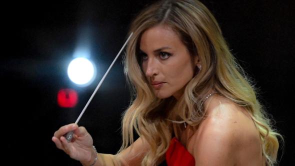 Caso Fenice, Beatrice Venezi impugna il recesso del contratto: “Provvedimento discriminatorio”
