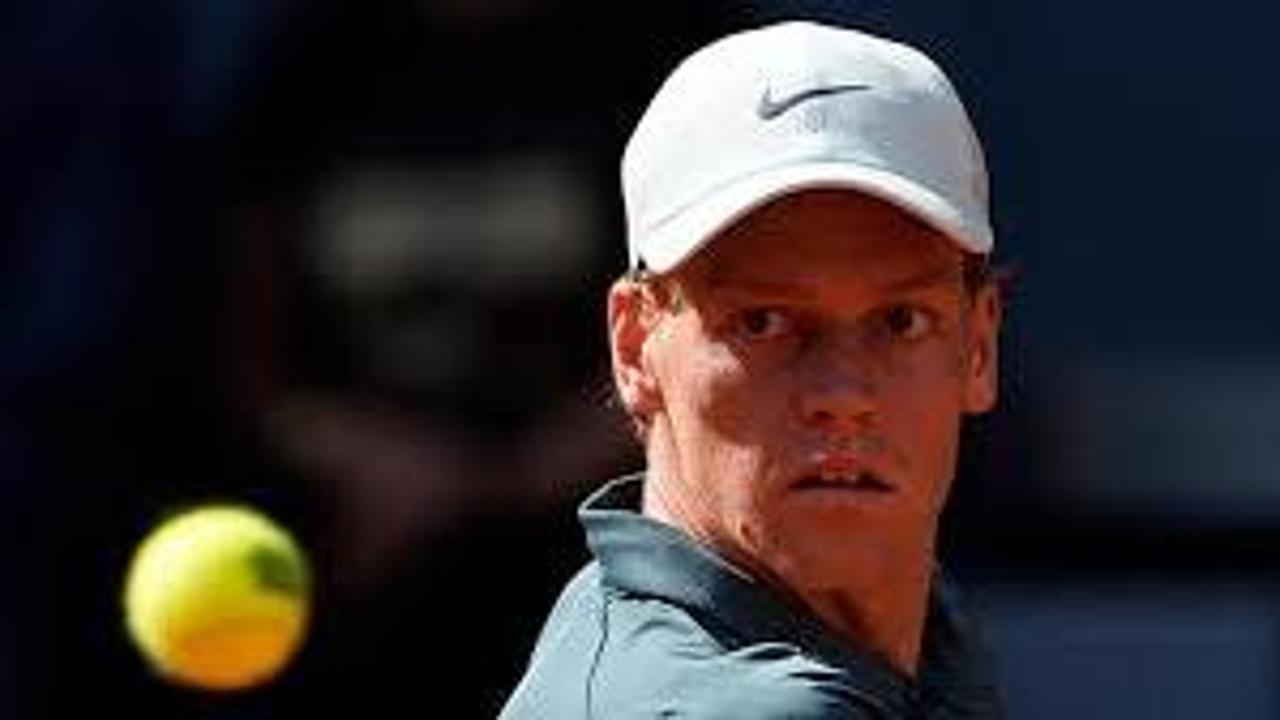 Sinner, raffica di esami: è tornato ad allenarsi, ora a Wimbledon per difendere il titolo