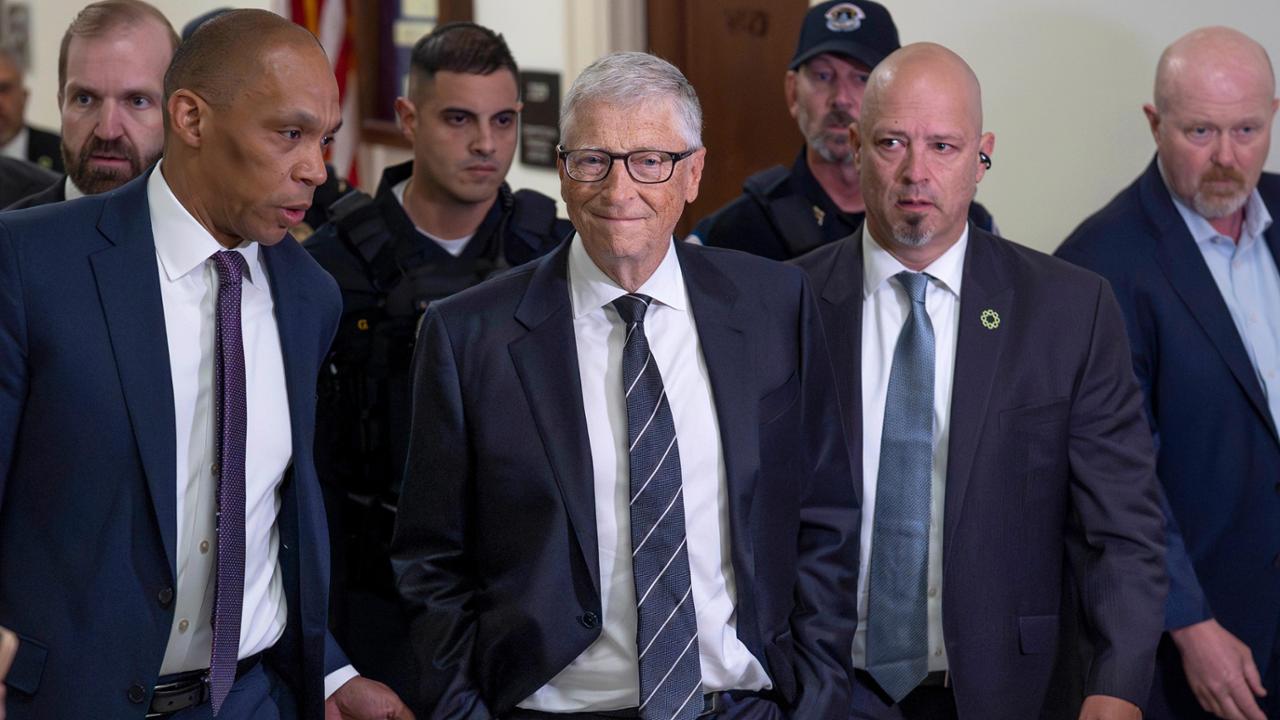 Il pentimento di Bill Gates: “Mai commesso abusi, ma che errore incontrare Epstein”