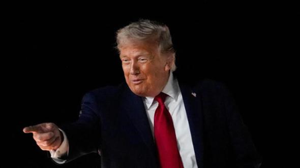 La guerra del petrolio e la gara Usa-Iran a chi salta per ultimo da due auto in corsa