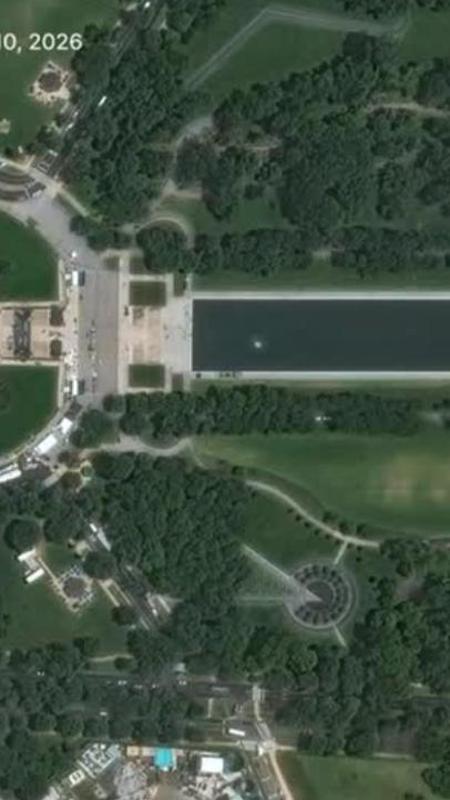 Il trucco che ha reso blu l'acqua della vasca del Lincoln Memorial e assecondato i desideri di Trump