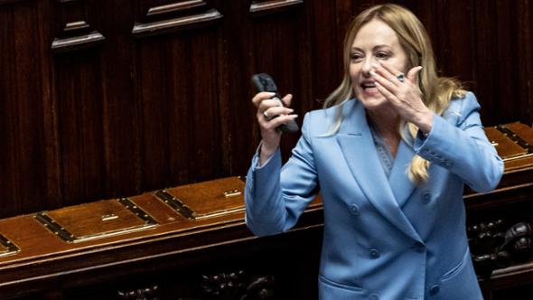 Meloni e il doppio bersaglio, ora critica Vannacci più di Schlein