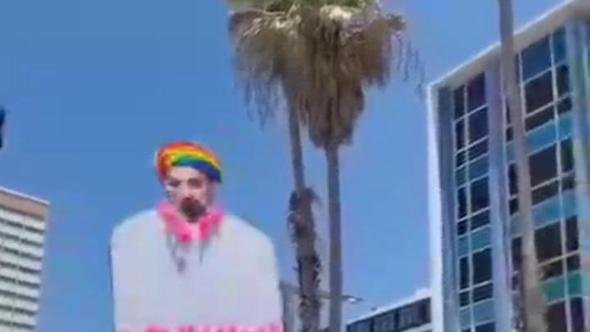 Alla Pride Parade di Tel Aviv spunta Mojtaba Khamenei in versione arcobaleno