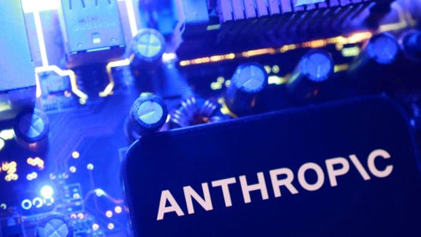 Anthropic sospende i modelli IA avanzati per pressioni governative