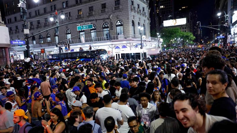 Knicks campioni Nba dopo 53 anni, New York pazza di gioia
