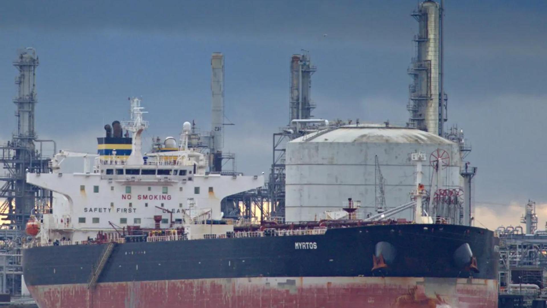 Starmer: intercettata nella Manica una petroliera della flotta ombra russa