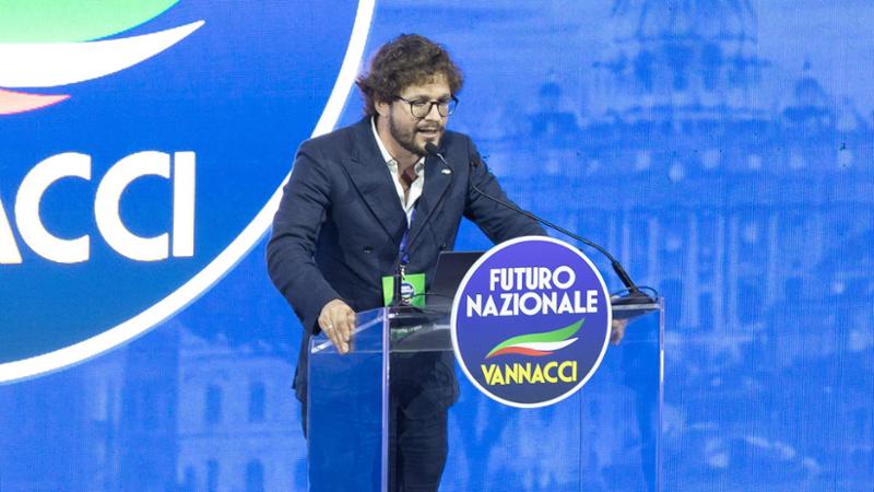 Almirante, mutui tricolore, crocifisso: il programma di Lorenzo Gasperini, l’ideologo di Vannacci