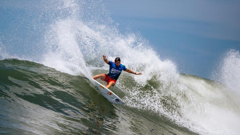 Leonardo Fioravanti vince la tappa World Surf League