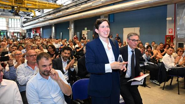 Schlein rilancia l’asse coi cattolici: “Salari bassi, bollette alte ma il governo pensa a sé stesso”