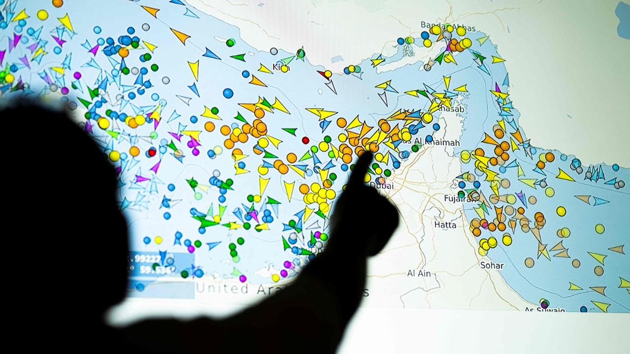 Non solo Hormuz: cinque snodi controllano il 90% delle merci del mondo. La storia