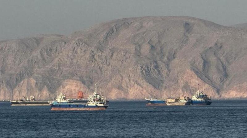 Tre esplosioni a Hormuz dopo la firma digitale dell’accordo di pace